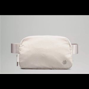Lululemon Everywhere Belt Bag - NWT